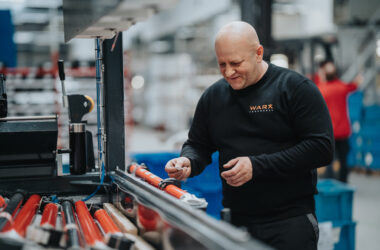 Productiemedewerker Warx. Poolse medewerker werkzaam in Nederland.
